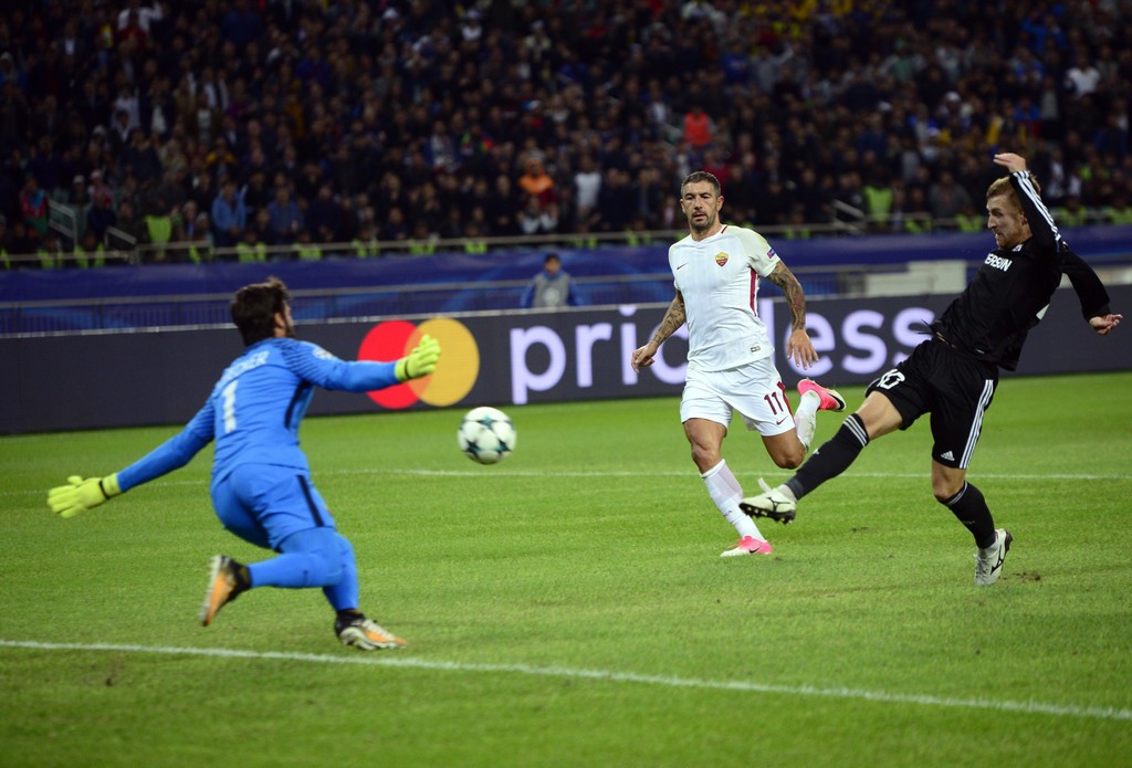Qarabag 1-2 AS Roma: Giải quyết trong 30 phút đầu - Bóng Đá