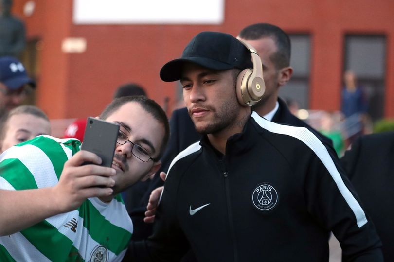Mbappe & Neymar dẫn đầu đoàn quân PSG đổ bộ Glasgow - Bóng Đá