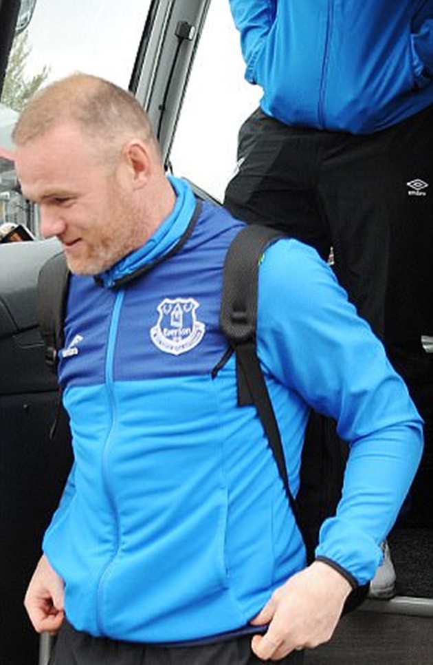 Rooney và đồng đội có mặt ở London, chờ chiến Chelsea - Bóng Đá