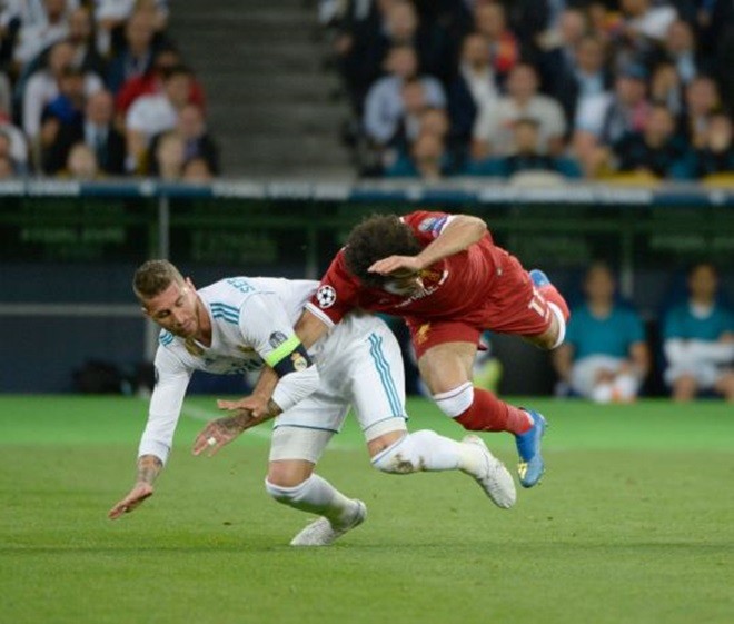 Bị fan Salah đe dọa, Ramos đáp trả 