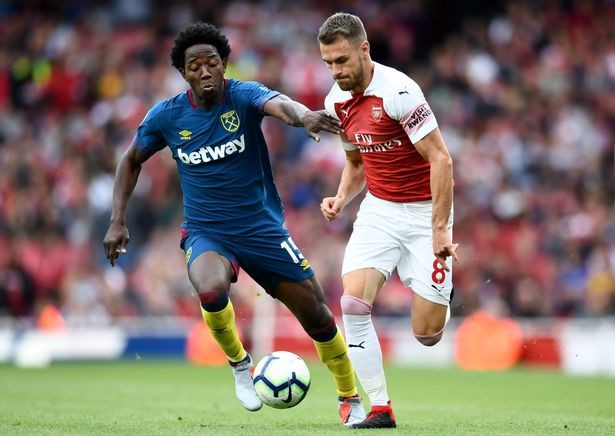 Fan Chelsea hồ hởi đón Aaron Ramsey - Bóng Đá
