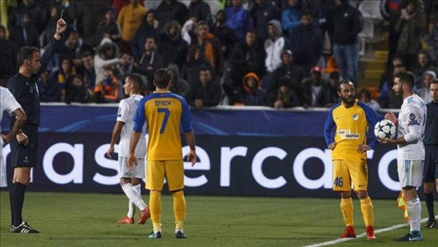 Tẩy thẻ kiểu Văn Hậu, sao Real lỡ trận lượt đi vòng 1/8 Champions League - Bóng Đá