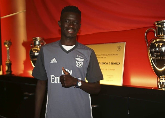 barca , man utd đại chiến vì ronaldo camera - Bóng Đá