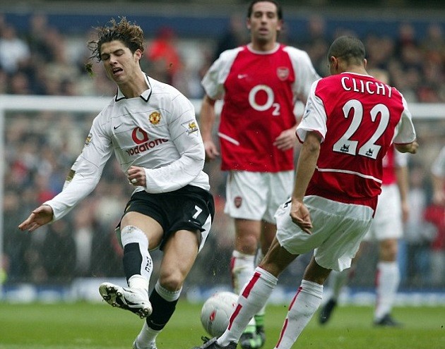 Ở tuổi 32, Ronaldo vẫn sừng sững như ngọn tháp Eiffel - Bóng Đá