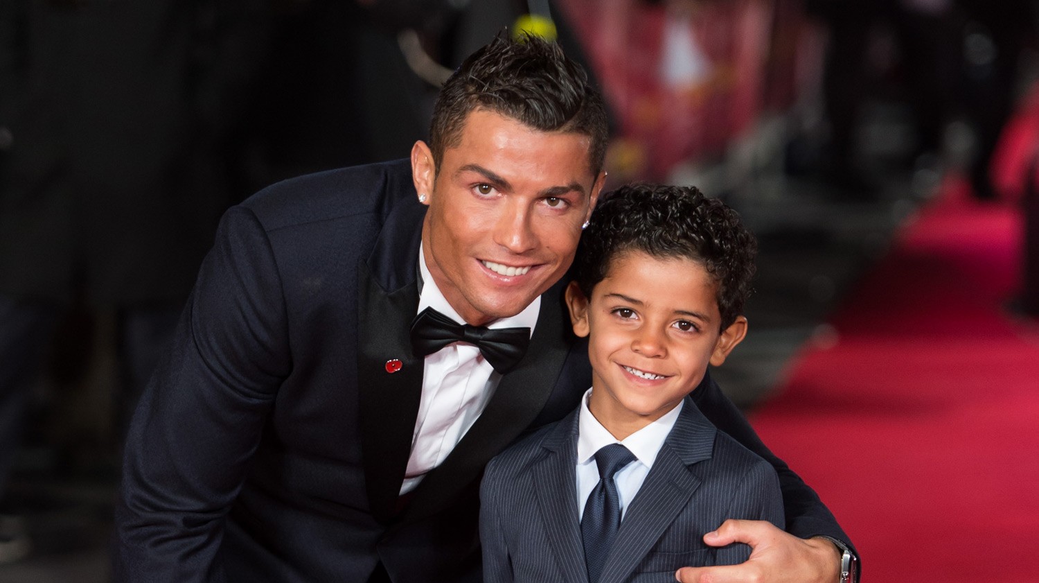 Ronaldo và bóng vàng: Chỉ cần ta vẫn đứng nơi đây chờ em... - Bóng Đá