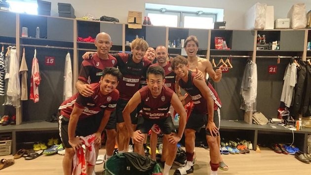 Hậu chia tay Barca, Iniesta đang tận hưởng cuộc sống thần tiên - Bóng Đá