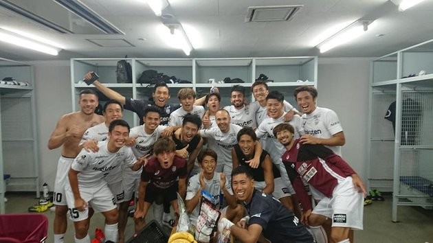 Hậu chia tay Barca, Iniesta đang tận hưởng cuộc sống thần tiên - Bóng Đá