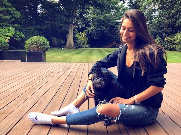 Ozil úp mở về tiệc cưới triệu bảng  - Bóng Đá