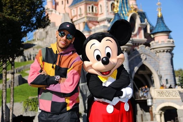 Neymar lộ ảnh 'hẹn hò' với sao hoạt hình - Bóng Đá