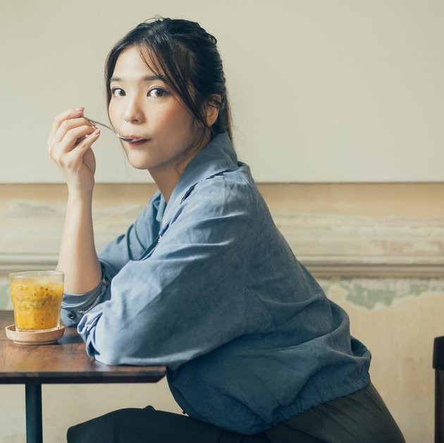 Danh tính hotgirl cổ vũ nhiệt tình đội tuyển Thái Lan - Bóng Đá