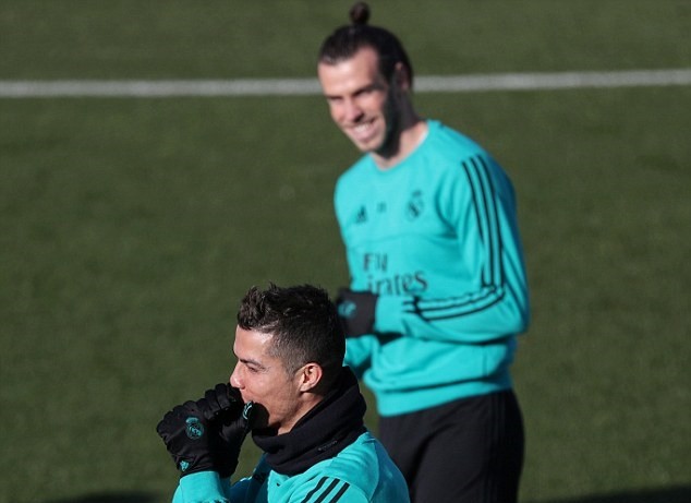 Chùm ảnh: Real Madrid tập luyện - Bóng Đá