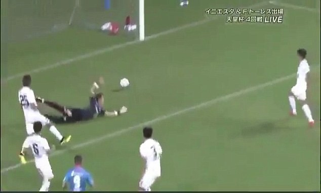 Torres 'mở tài khoản' giúp Sagan Tosu nhấn chìm đội của Iniesta - Bóng Đá
