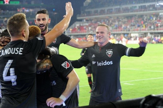 Rooney lại gây địa chấn MLS, lập cú đúp có siêu phẩm sút phạt - Bóng Đá