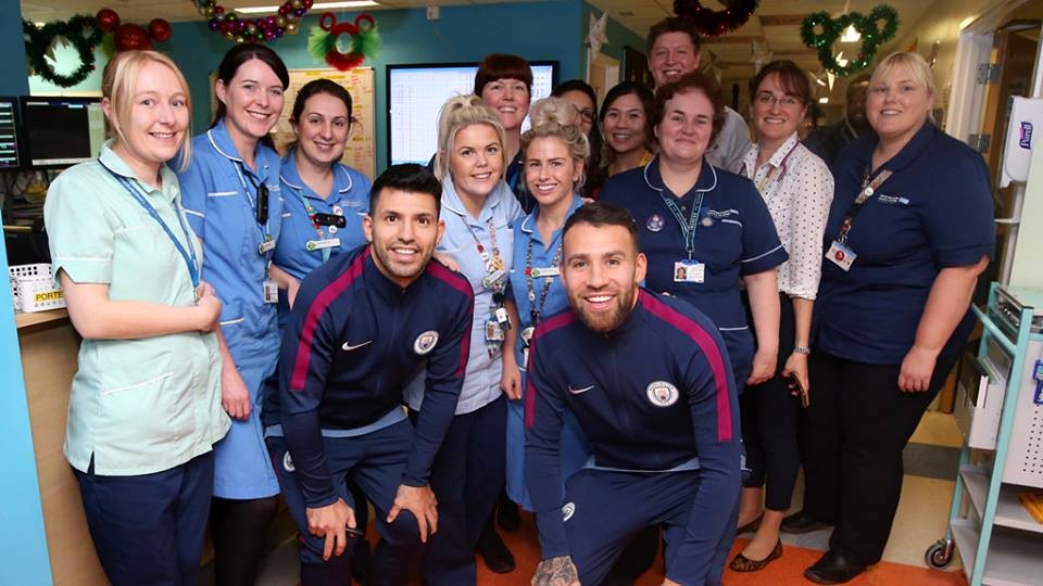 Chùm ảnh: MAn City di chuyển - Bóng Đá