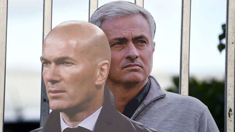Mourinho chưa đi, Zidane đã xuất hiện khắp Old Trafford - Bóng Đá