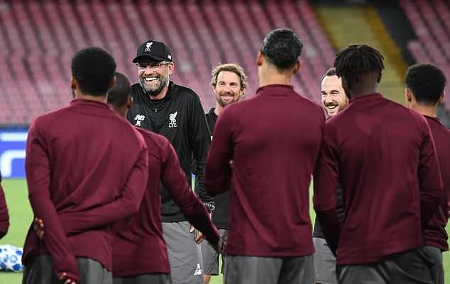 HLV Emery rê bóng điêu luyện khiến các cầu thủ Arsenal lác mắt - Bóng Đá