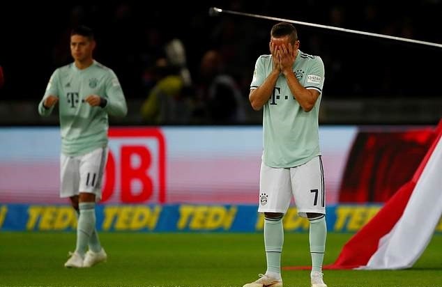 Thi đấu bạc nhược, Bayern Munich lần đầu nếm mùi thất bại - Bóng Đá