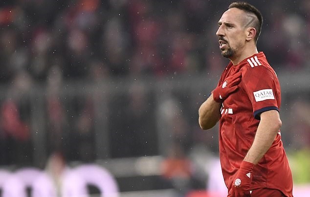 Liverpool sẩy chân, cầu thủ Man City mừng húm trên sân tập - Bóng Đá