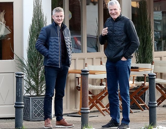 Solskjaer gặp gỡ người từng là 'thứ dữ' tại M.U trong ngày cuối TTCN mùa Đông - Bóng Đá