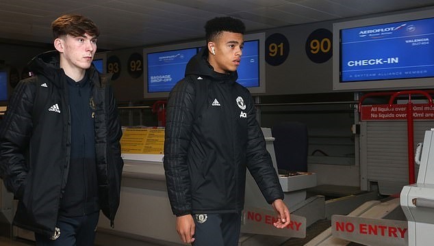 M.U lên đường đấu Valencia, HLV Mourinho mang theo 2 măng non - Bóng Đá