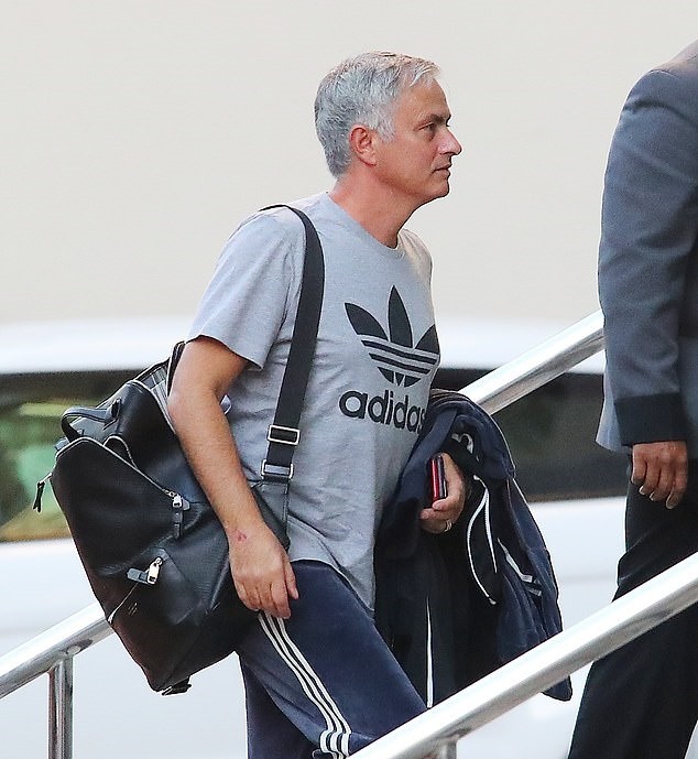 Ảnh Man UTd hội quân Mourinho - Bóng Đá
