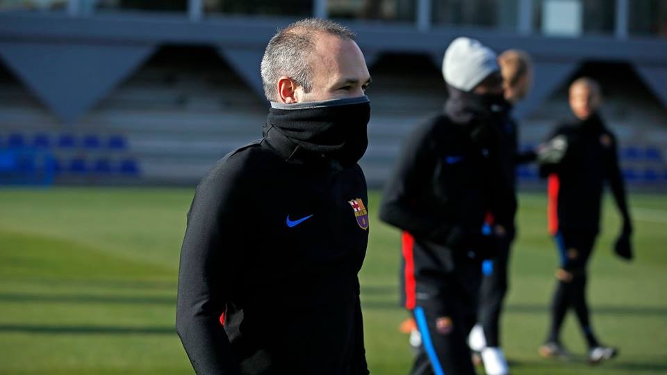 Chùm ảnh: Barcelona tập luyện - Bóng Đá