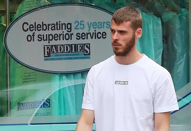 Shaw De Gea dạo phố - Bóng Đá