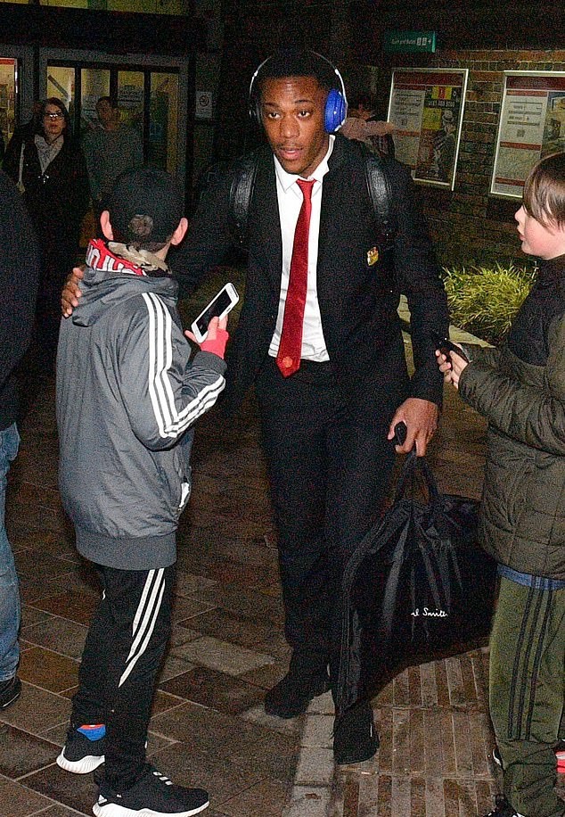 Ảnh Man Utd trở lại Manchester - Bóng Đá