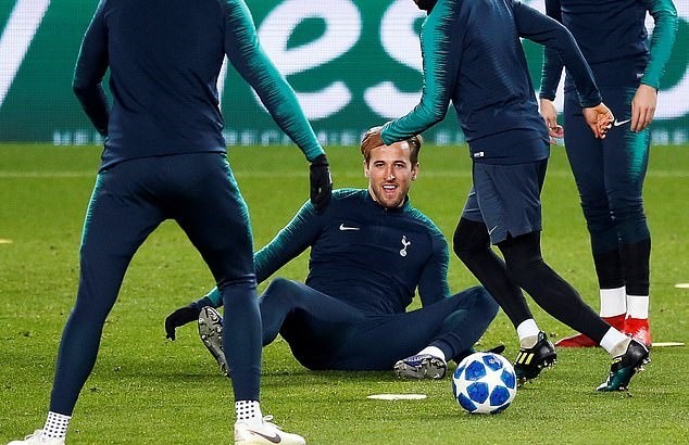 Thư thả trước giờ sinh tử, Tottenham không ngại hạ Barcelona - Bóng Đá