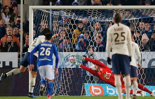 Mbappe khoe đầu bạc-- - Bóng Đá