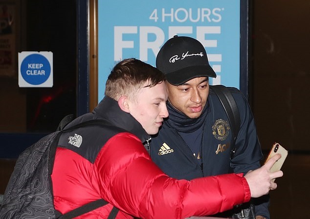 Ảnh Man United trở lại Manchester - Bóng Đá