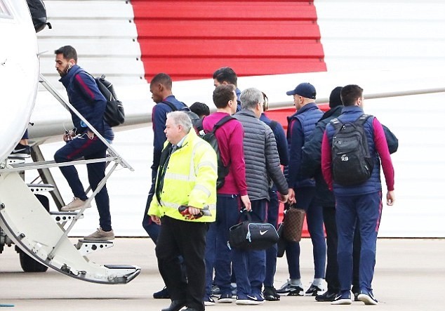 Chùm ảnh: MAn City di chuyển - Bóng Đá