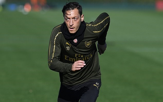 Chiến thắng thứ 10 cận kề, Ozil và cầu thủ Arsenal dốc hết sức trên sân tập - Bóng Đá