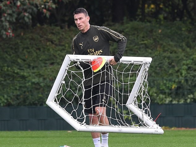 HLV Emery rê bóng điêu luyện khiến các cầu thủ Arsenal lác mắt - Bóng Đá