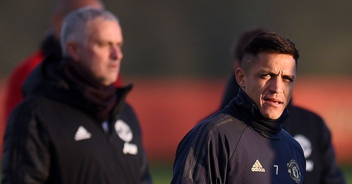 Sanchez hậm hực tới sân tập khi bị Mourinho loại khỏi đội hình M.U - Bóng Đá