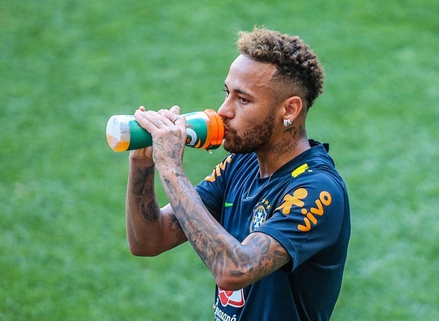 Neymar ghi siêu phẩm rồi ăn mừng như Ronaldo - Bóng Đá