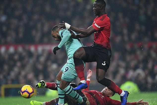 Bằng chứng hàng thủ Man Utd chơi như đội bóng nghiệp dư trước Arsenal - Bóng Đá