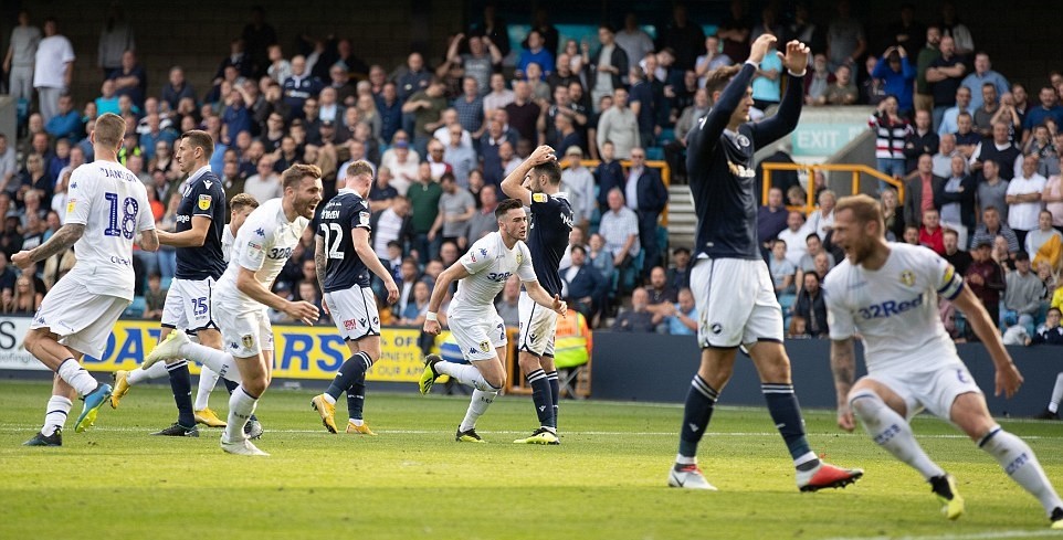 Ghi bàn kịch tính phút chót, Leeds của 'phù thủy' Bielsa tiếp tục ngự trị trên đỉnh - Bóng Đá