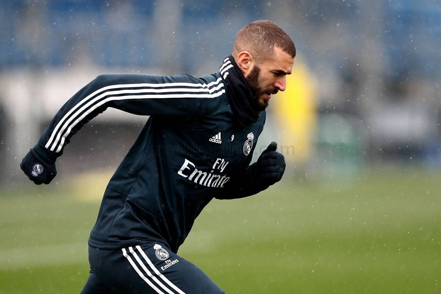 Modric lặp lại hành động của Ronaldo trên sân tập Real - Bóng Đá