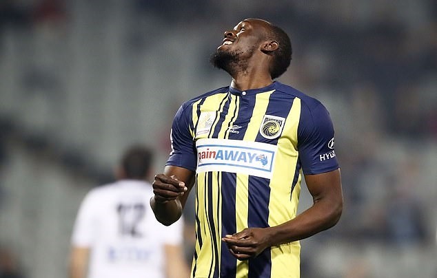 Lập hẳn cú đúp, Usain Bolt tái hiện màn ăn mừng khét tiếng - Bóng Đá