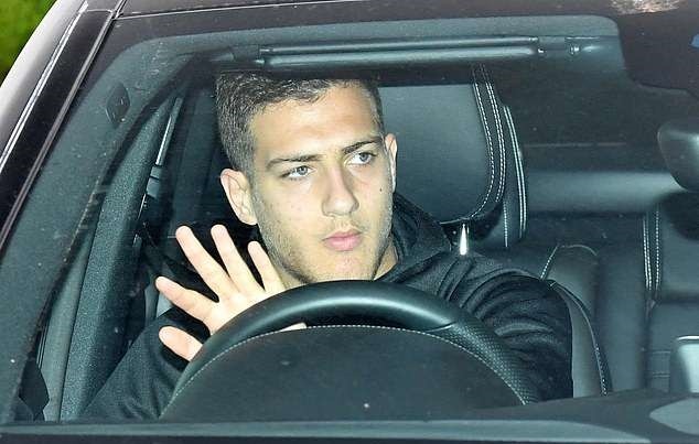 Ảnh Man Utd tới sân tập - Bóng Đá