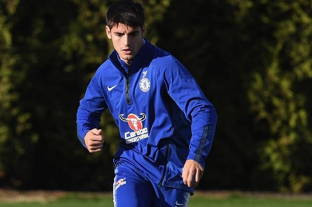 HLV Sarri gửi thông điệp đanh thép tới Giroud trên sân tập - Bóng Đá