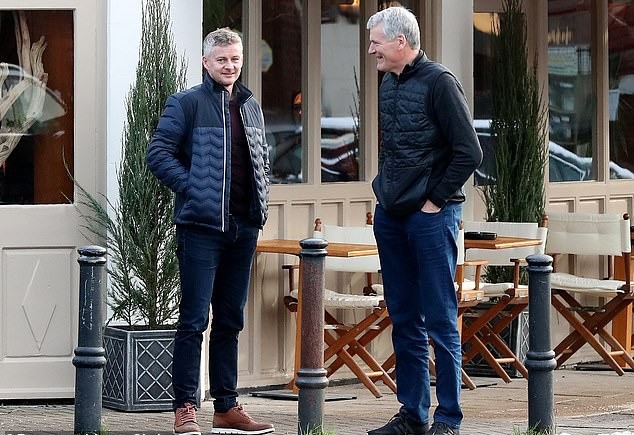 Solskjaer gặp gỡ người từng là 'thứ dữ' tại M.U trong ngày cuối TTCN mùa Đông - Bóng Đá