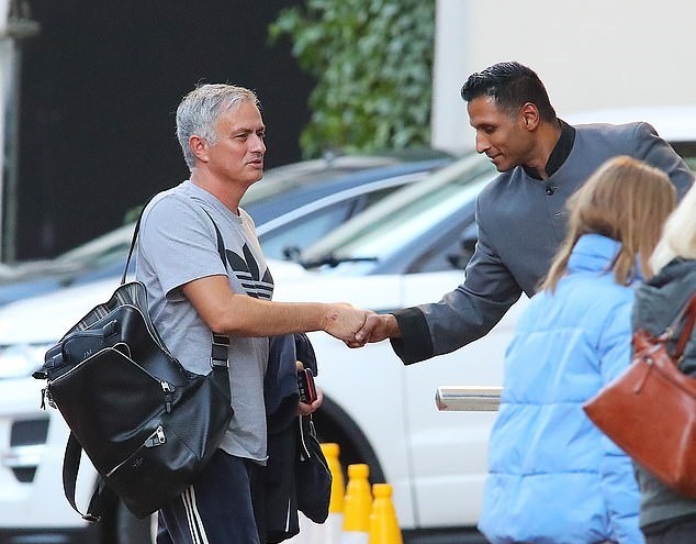 Ảnh Man UTd hội quân Mourinho - Bóng Đá