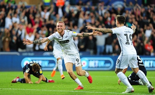 Chùm ảnh: Bielsa đưa Leeds lên ngôi đầu - Bóng Đá