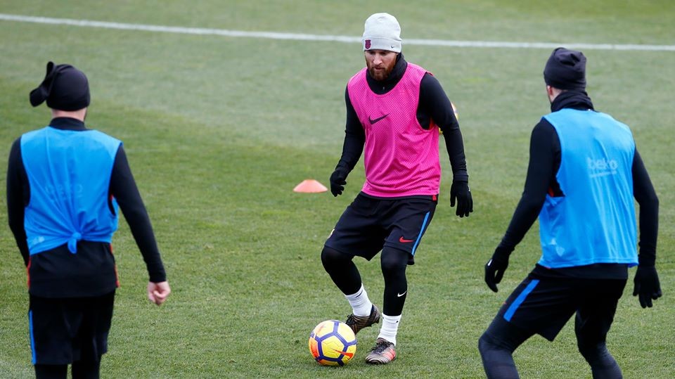 Chùm ảnh: Barcelona tập luyện - Bóng Đá