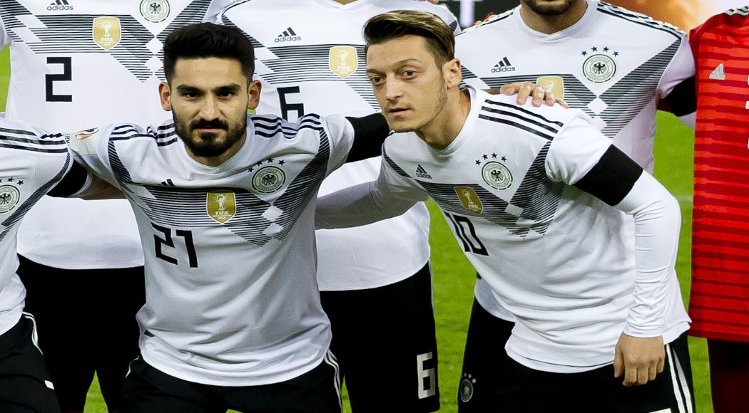 Ozil rời tuyển Đức, một mình sao Man City chịu trận - Bóng Đá
