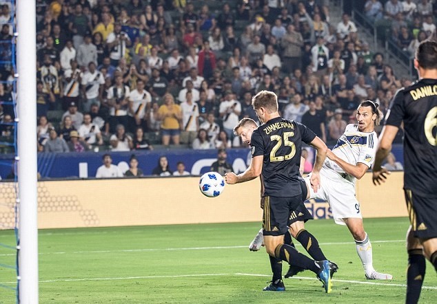 Cựu sao Arsenal phá hỏng ngày vui của Ibrahimovic ở MLS - Bóng Đá