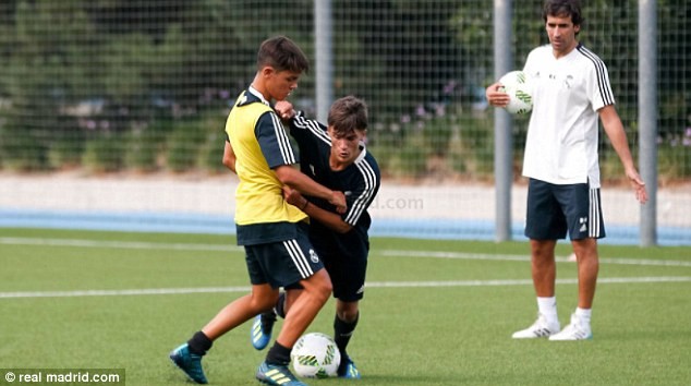 Raul chính thức tiếp bước con đường của Zinedine Zidane - Bóng Đá