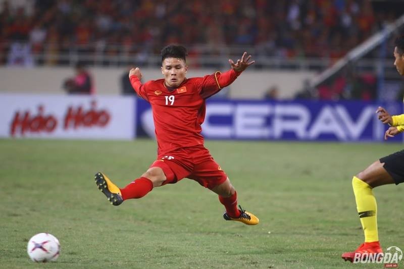 Quang Hải xâu kim, kiến tạo và lừa cả hàng thủ Malaysia - Bóng Đá